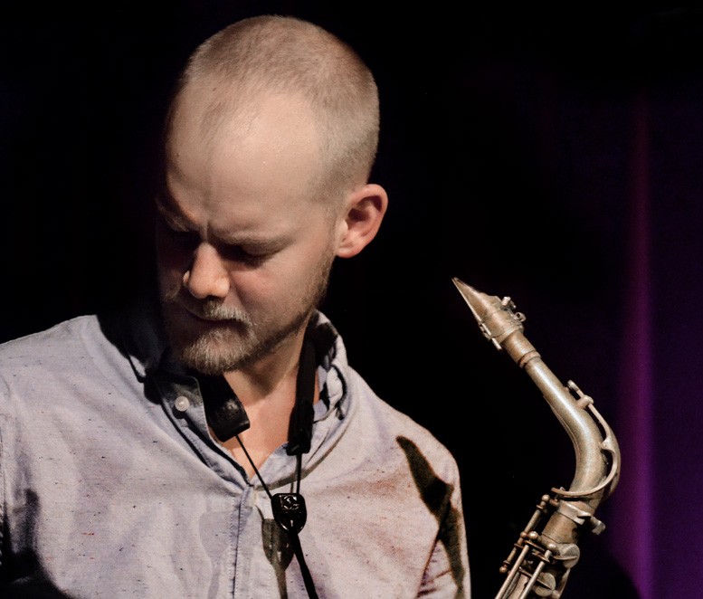 Maarten Hogenhuis met sax 1